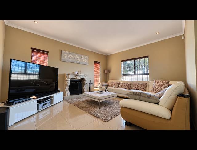 4 BEDROOM HOUSE FOR SALE IN PARKLANDS